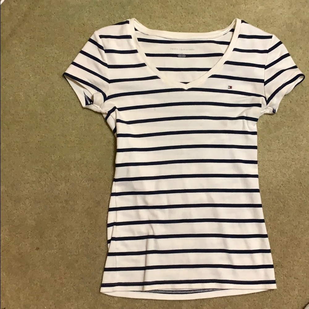 Tommy Hilfiger v neck!